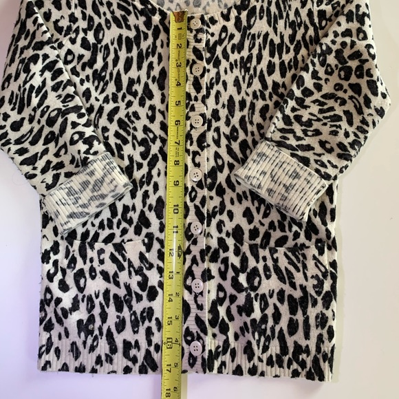 Forever21 Animal Print Cardigan Small with Pockets & Buttons. Good Condition. - Picture 5 of 10